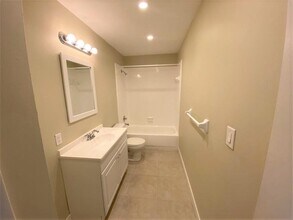 3040 NE 16th Ave in Oakland Park, FL - Foto de edificio - Building Photo