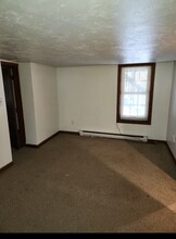 108 Mechanic St, Unit Apt.D in Spencer, MA - Building Photo - Building Photo