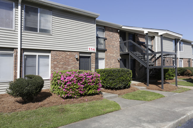 Lakeview Apartments in Greenwood, SC - Building Photo - Building Photo