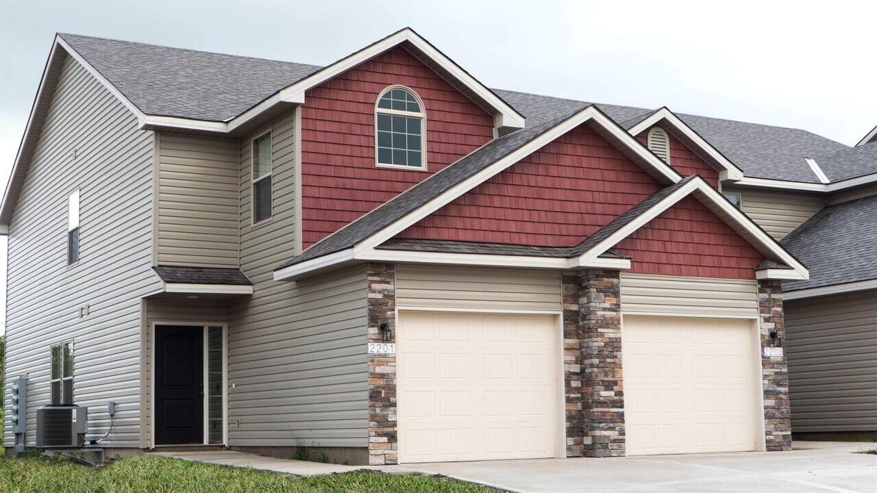 2210-2216 Burningwood in Lee's Summit, MO - Building Photo