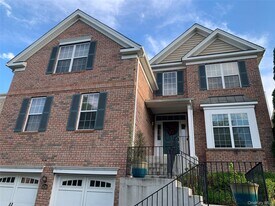 620 Creekside Ln in Fishkill, NY - Building Photo