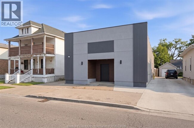 property at 1623-25 Drouillard Rd