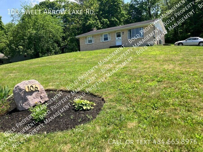 106 Sweet Arrow Lake Rd in Schuylkill Haven, PA - Building Photo - Building Photo