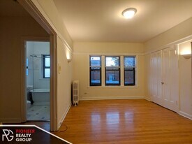 812 W Waveland Ave, Unit 24 in Chicago, IL - Building Photo