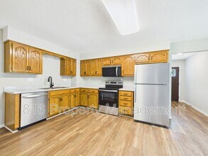 6900 Orchard St in Pleasant Valley, MO - Building Photo - Building Photo