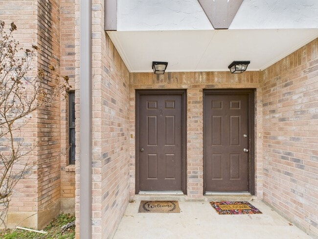 107 Frederick Rd in Fredericksburg, TX - Building Photo - Building Photo