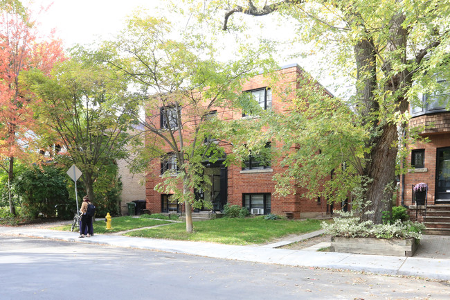 130 Macpherson Ave in Toronto, ON - Building Photo - Primary Photo