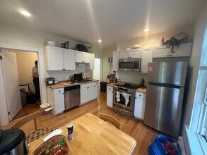 66 Pleasant St, Unit 3 in Cambridge, MA - Building Photo - Building Photo