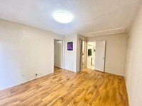 640 1/2 Columbia St photo'