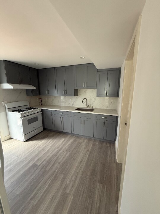 111 Magellan Dr in Pacifica, CA - Building Photo