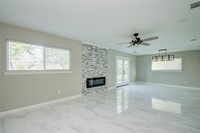 445 E Castle Harbour Dr in Friendswood, TX - Foto de edificio - Building Photo