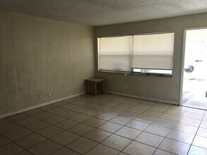 5225 NW 23rd St in Lauderhill, FL - Building Photo - Building Photo