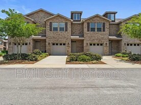 8740 Brown Pelican Cir in Navarre, FL - Building Photo