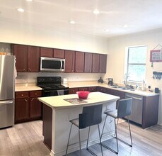 528 Refugio St in San Antonio, TX - Building Photo - Building Photo