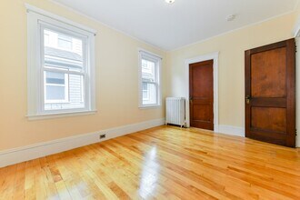 652 South St, Unit 2 in Boston, MA - Building Photo - Building Photo