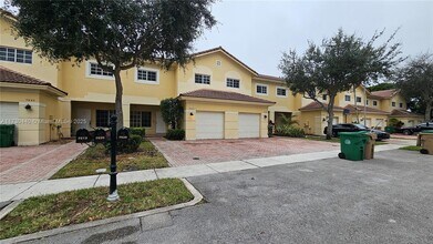 7628 E Stonecreek Cir in Hollywood, FL - Building Photo - Building Photo