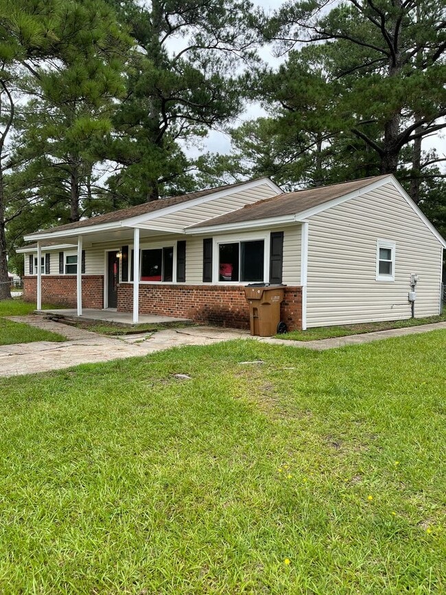 101 Ivey Ct in Jacksonville, NC - Building Photo - Building Photo