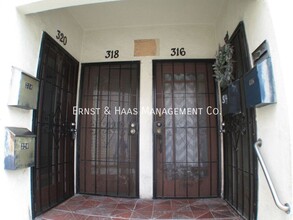 320 N Nylic Ct in Long Beach, CA - Foto de edificio - Building Photo