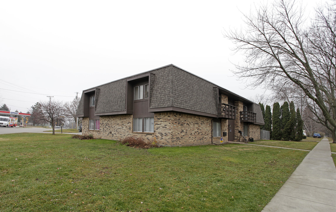 Overton Apartments in Delavan, WI - Building Photo