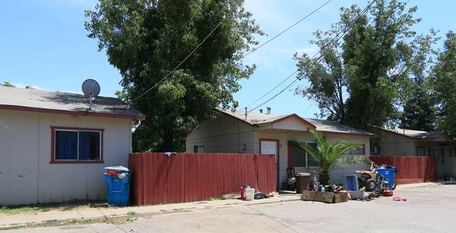 5597 S Gledhill Ave in Olivehurst, CA - Foto de edificio - Building Photo