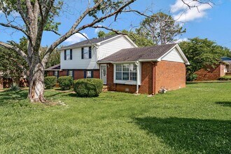 3401 Shakertown Rd in Antioch, TN - Foto de edificio - Building Photo
