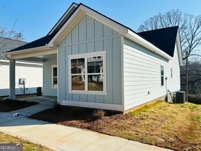 9 Crown St in Lagrange, GA - Building Photo - Building Photo