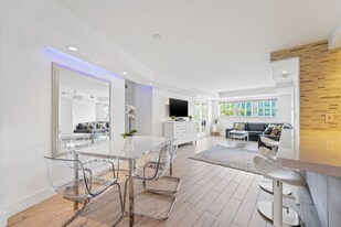 1881 Washington Ave, Unit 5H in Miami Beach, FL - Building Photo