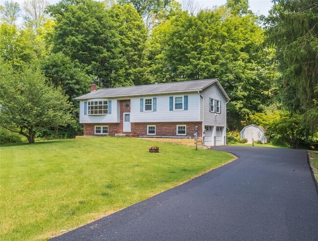 5 Boxwood Close in Hopewell Junction, NY - Building Photo - Building Photo