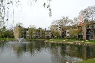 2013 Ammer Ridge Ct, Unit 2013 Ammer Ridge Ct #301 in Glenview, IL - Building Photo