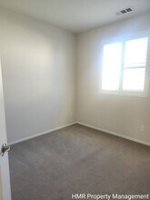 6386 Pegasus Ct in Eastvale, CA - Foto de edificio - Building Photo