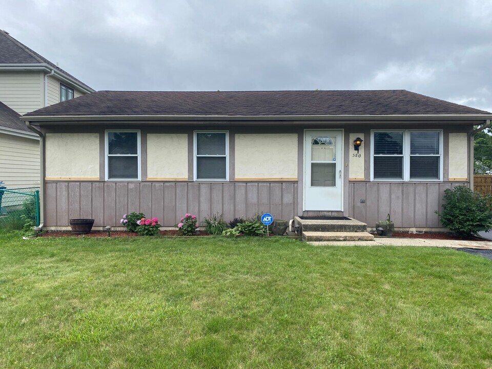 580 Comstock Ave in Elmhurst, IL - Building Photo