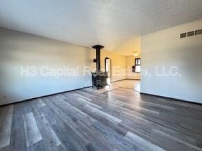 8612 Colonial Acres Rd in Troy, IL - Building Photo - Building Photo