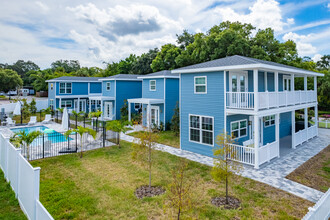 Little Blue Hideaway in Dunedin, FL - Building Photo - Building Photo