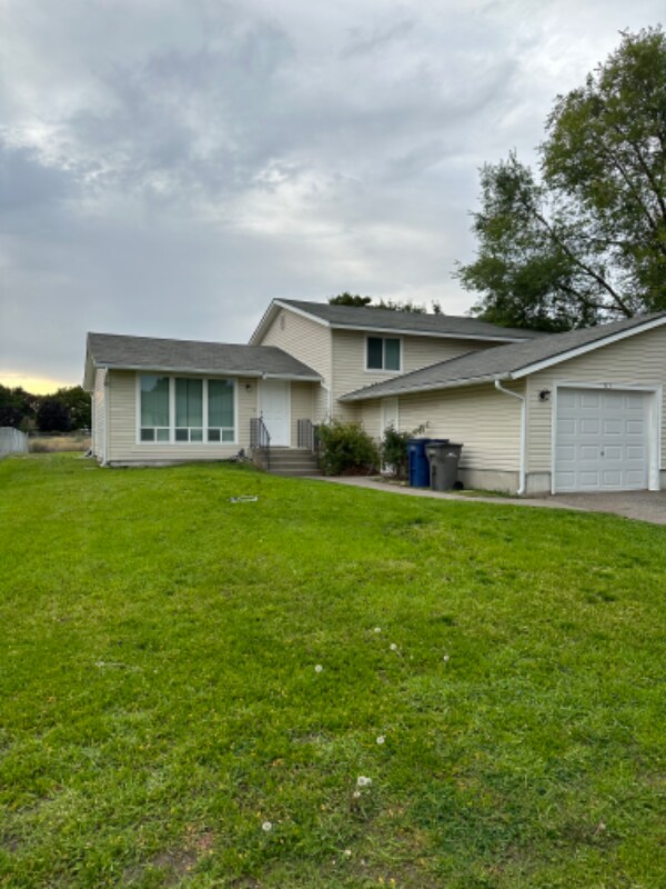 property at 513 N Sommer Rd