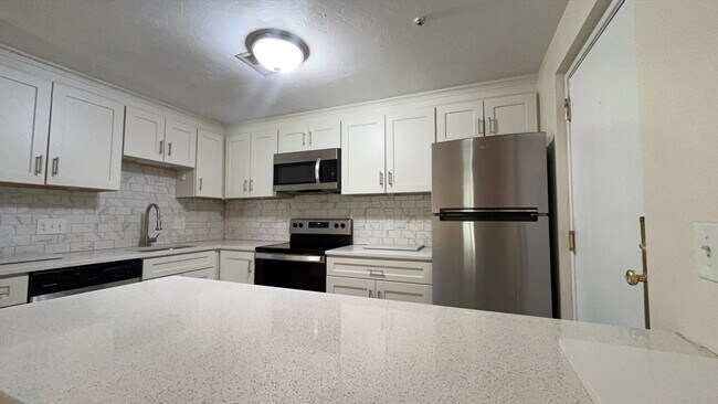 354 Neponset St in Canton, MA - Building Photo - Building Photo