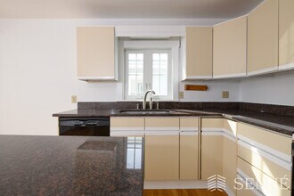 14 Skehan St, Unit 2 in Somerville, MA - Foto de edificio - Building Photo