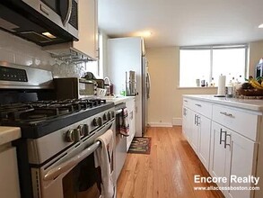 9 Winter Hill Rd, Unit 2 in Medford, MA - Foto de edificio - Building Photo