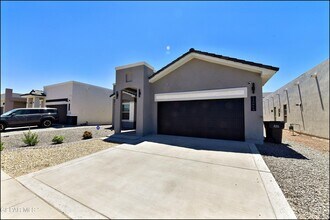 13868 Paseo Perlas Dr in Horizon City, TX - Building Photo - Building Photo