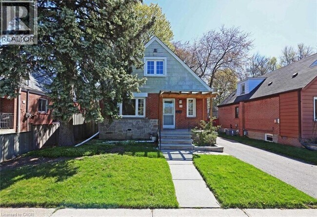 131 Presley Ave in Toronto, ON - Building Photo - Building Photo