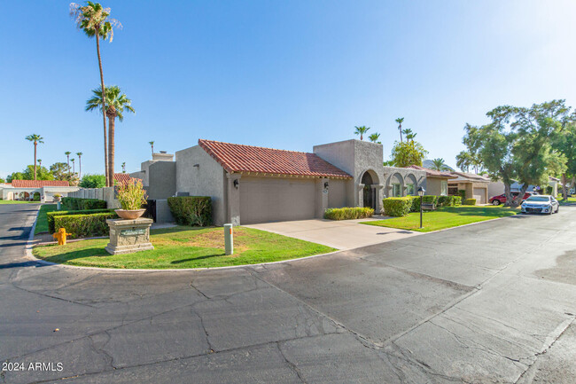 7343 E Marlette Ave in Scottsdale, AZ - Foto de edificio - Building Photo