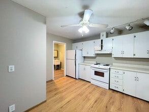 3402 Nickerson Blvd in Hutchinson, KS - Building Photo - Building Photo