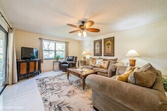 7485 SE Jamestown Terrace in Hobe Sound, FL - Building Photo - Building Photo