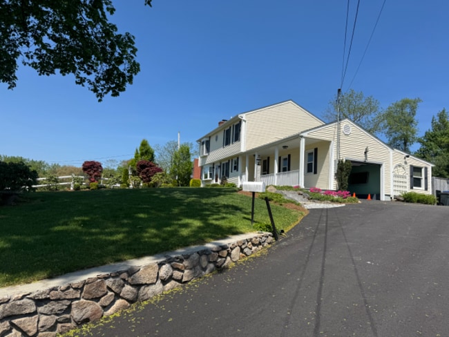 647 Frenchtown Rd in East Greenwich, RI - Building Photo - Building Photo