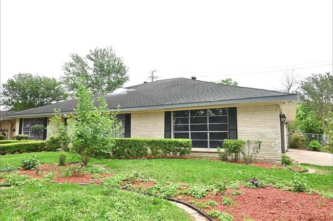 202 Coronation Dr in Houston, TX - Building Photo - Building Photo