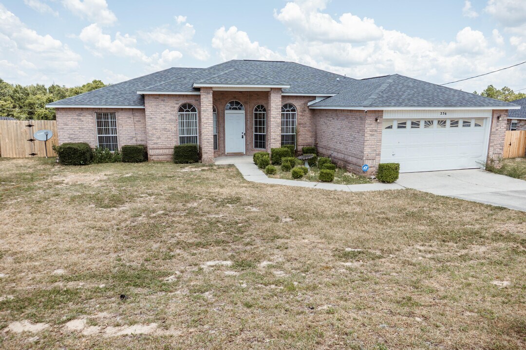 236 Trish Dr in Crestview, FL - Building Photo