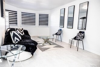 1 Summer Ln in Amityville, NY - Building Photo - Building Photo