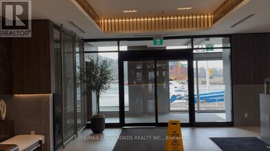 2501-2501 Saw Whet Blvd. in Oakville, ON - Building Photo - Building Photo