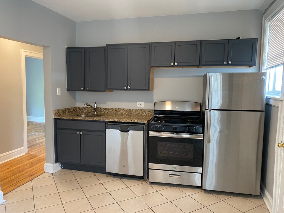 5605 W Wabansia Ave in Chicago, IL - Building Photo