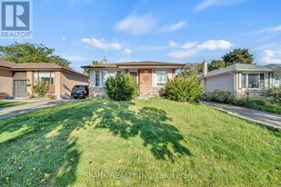 16 Horwood Dr in Brampton, ON - Building Photo