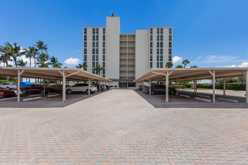 4485 Gulf of Mexico Dr in Longboat Key, FL - Foto de edificio